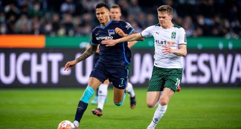 بوروسيا مونشنجلادباخ يهزم هيرتا برلين بثنائية في الدوري الألماني